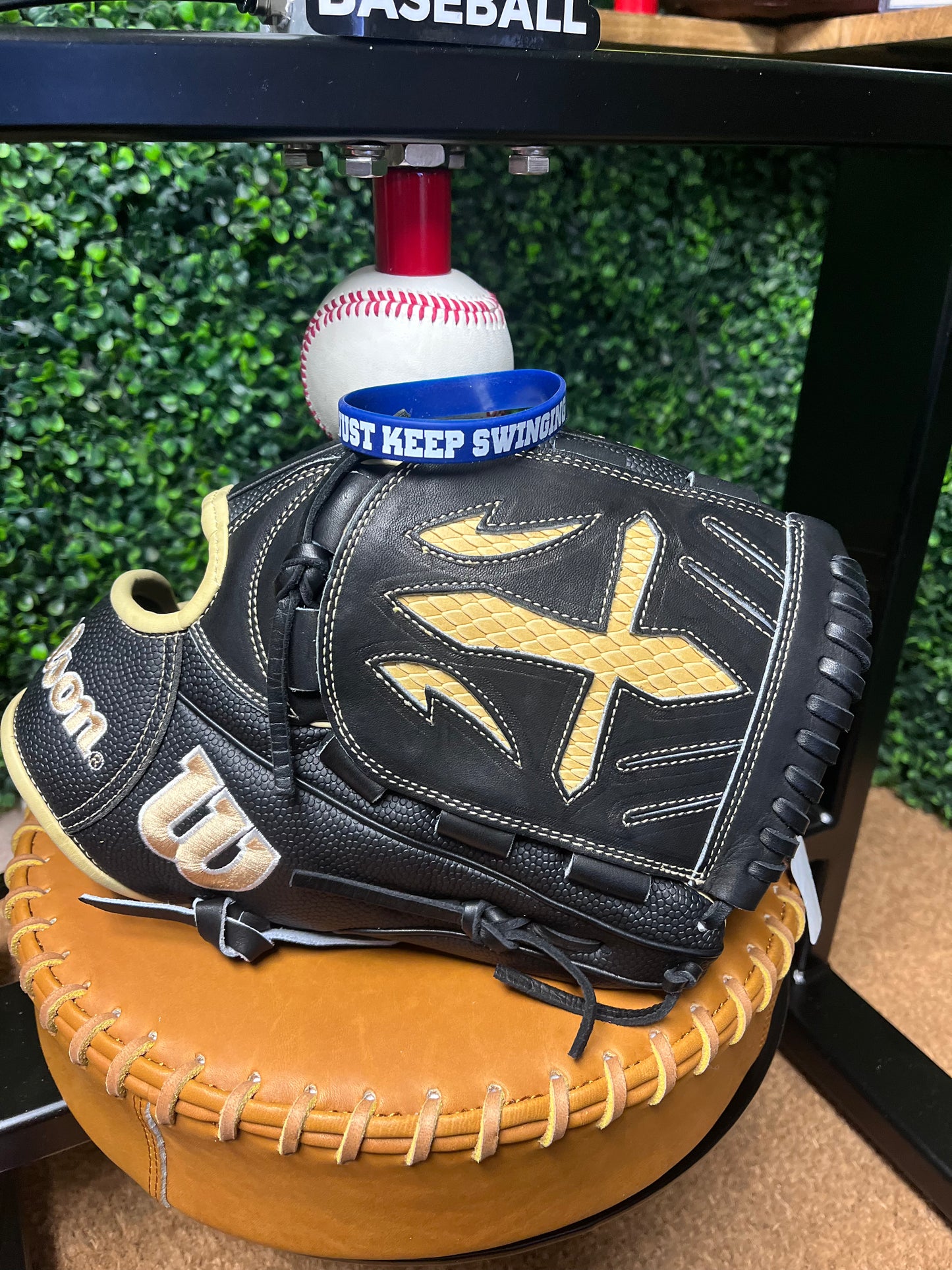 Pitchers Glove - Break-In
